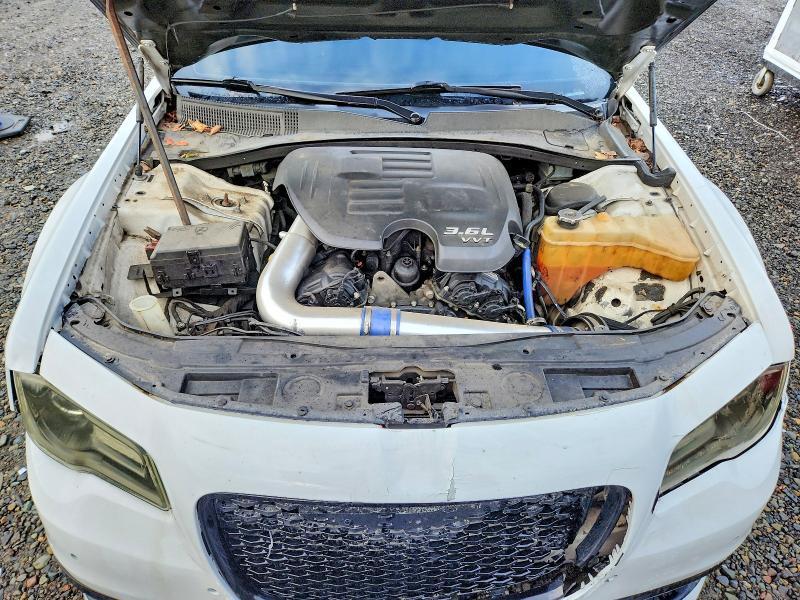 Auction sale of the 2017 Chrysler 300, vin: 2C3CCABG1HH657552        , lot number: 68808066