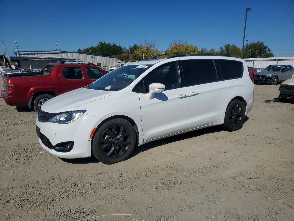 Продажа на аукционе авто 2019 Chrysler Pacifica, vin: 2C4RC1GG7KR681659, номер лота: 71248826