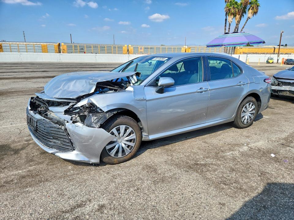 70178396 :رقم المزاد ، 4T1C31AK8LU535838 vin ، 2020 Toyota Camry مزاد بيع
