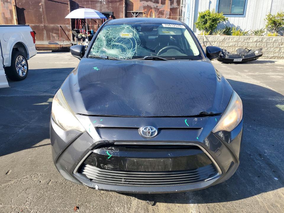 70812576 :رقم المزاد ، 3MYDLBYV0HY163092 vin ، 2017 Toyota Yaris Ia مزاد بيع