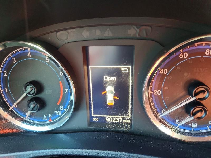 Продажа на аукционе авто 2018 Toyota Corolla, vin: 2T1BURHE4JC059092, номер лота: 68631866