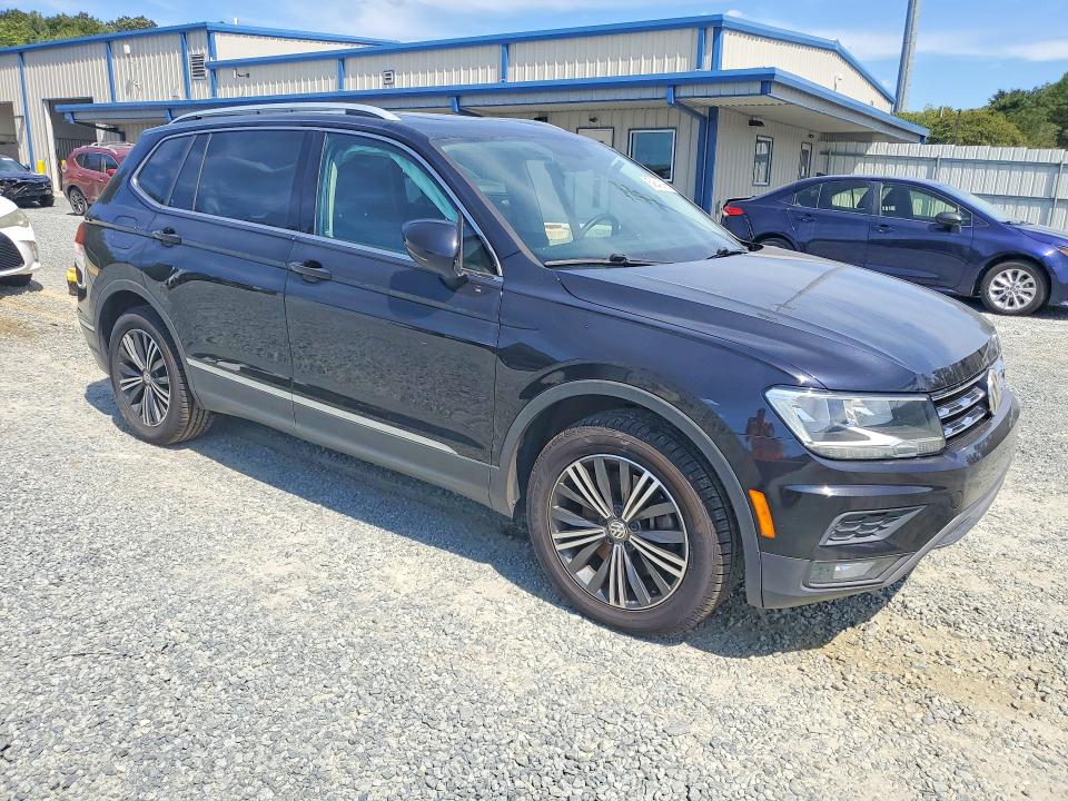 68642166 :رقم المزاد ، 3VV2B7AX2JM029698 vin ، 2018 Volkswagen Tiguan مزاد بيع