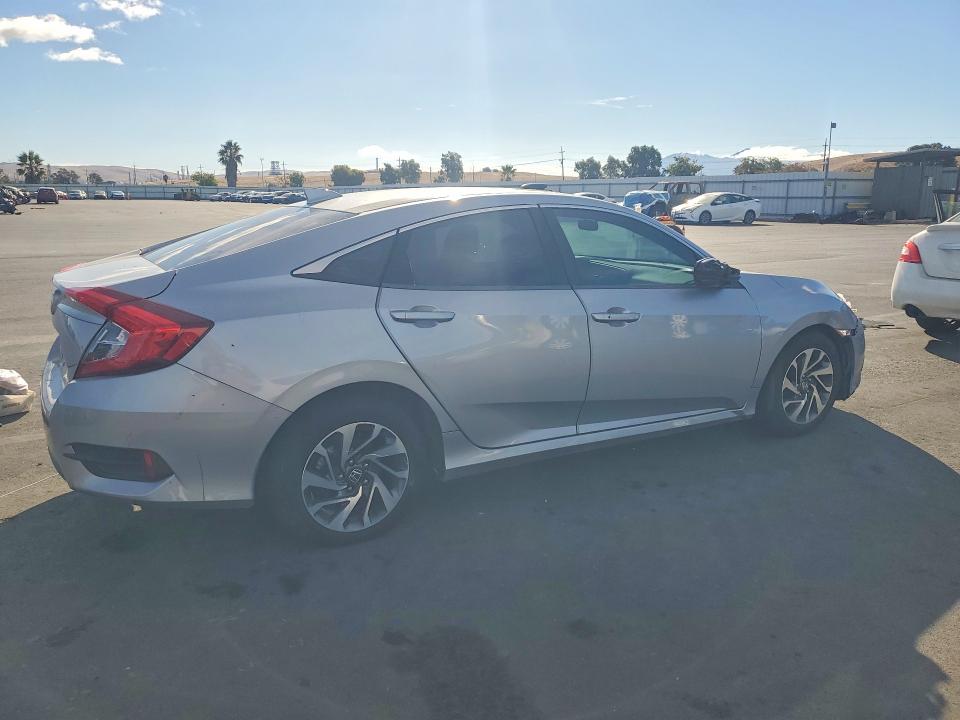 Продажа на аукционе авто 2017 Honda Civic, vin: 2HGFC2F72HH570673, номер лота: 70260736