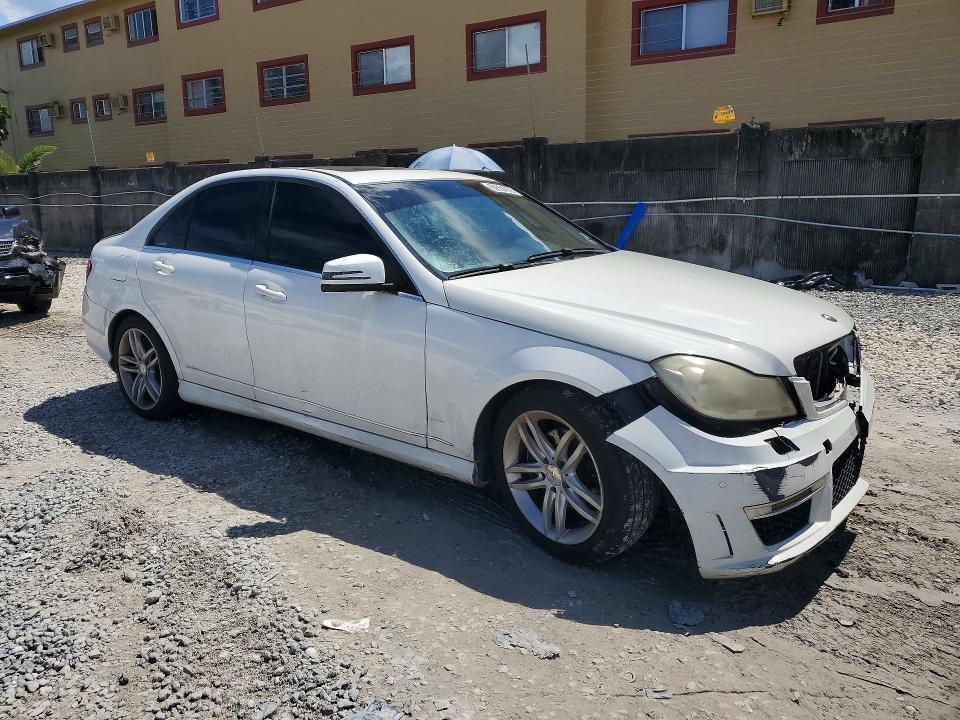2014 Mercedes-benz C მანქანა იყიდება აუქციონზე, vin: WDDGF4HBXEG172180, აუქციონის ნომერი: 68564776