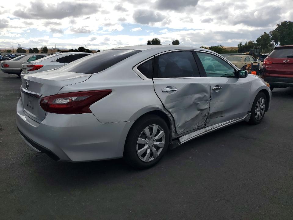 2018 Nissan Altima მანქანა იყიდება აუქციონზე, vin: 1N4AL3AP6JC142612, აუქციონის ნომერი: 67464886