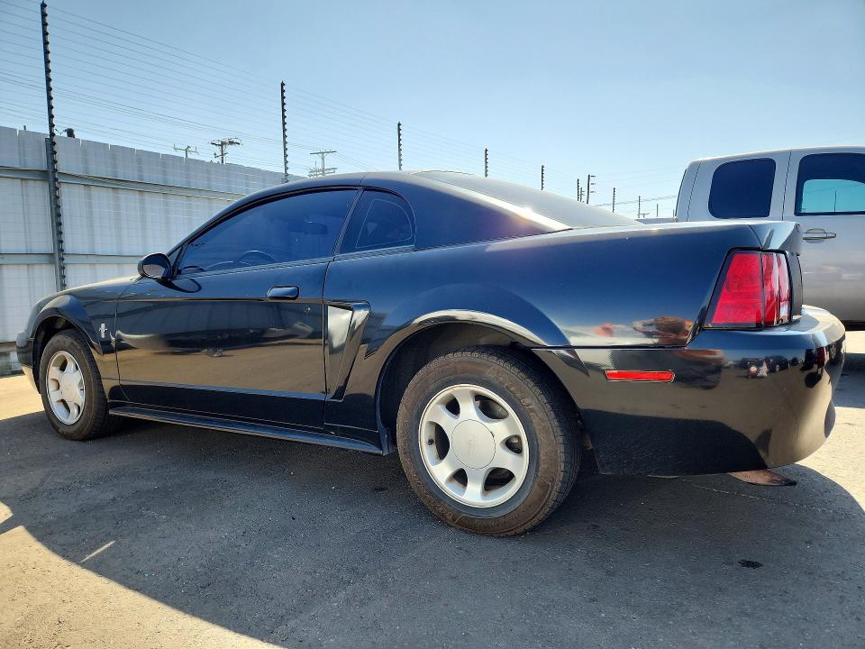 70147076 :رقم المزاد ، 1FAFP40451F181231 vin ، 2001 Ford Mustang مزاد بيع