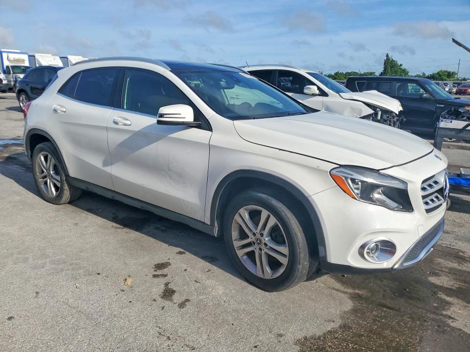 68133946 :رقم المزاد ، WDCTG4EB3JJ521469 vin ، 2018 Mercedes-benz Gla مزاد بيع