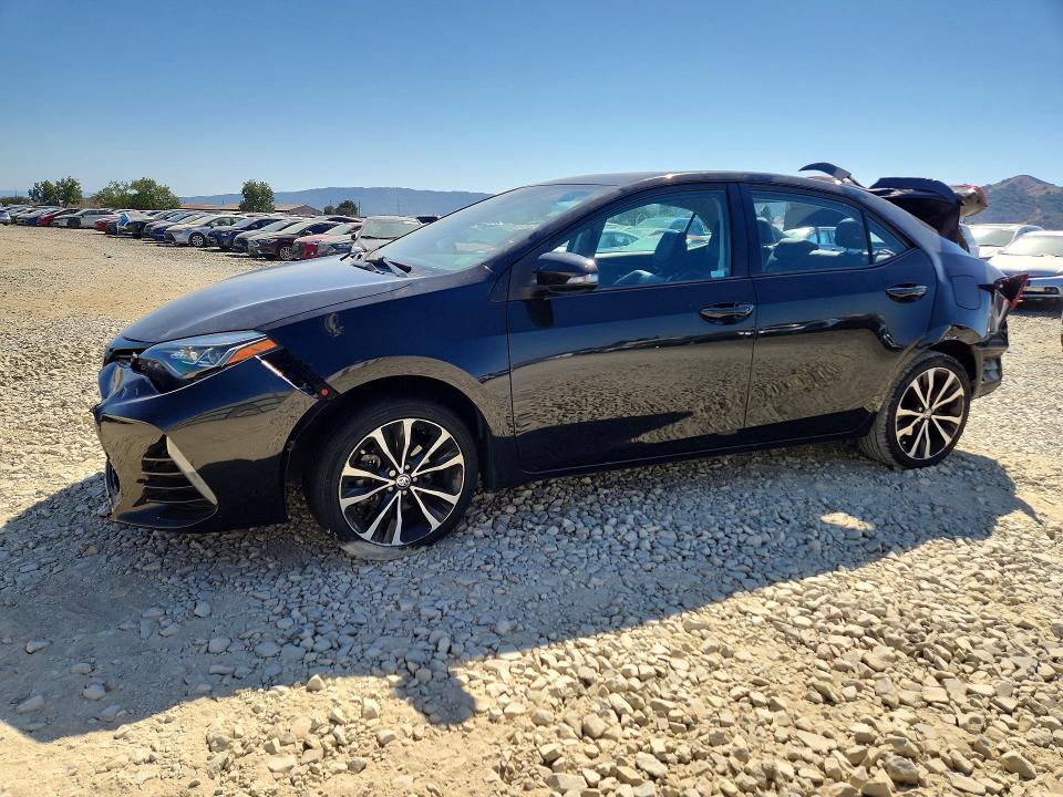 70108116 :رقم المزاد ، 5YFBURHE0HP650613 vin ، 2017 Toyota Corolla مزاد بيع