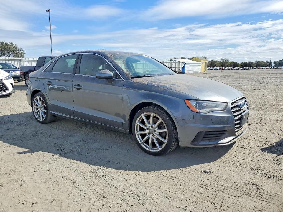 67498166 :رقم المزاد ، WAUBFGFFXF1001572 vin ، 2015 Audi A3 مزاد بيع