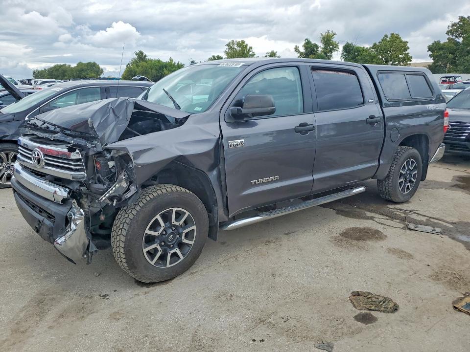 67822616 :رقم المزاد ، 5TFDW5F1XHX614702 vin ، 2017 Toyota Tundra مزاد بيع