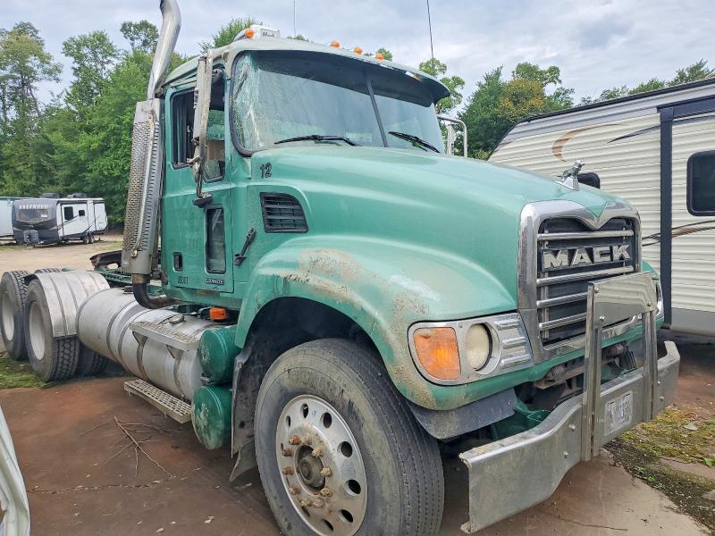 66977046 :رقم المزاد ، 1M2AG10Y54M013932 vin ، 2004 Mack 700 مزاد بيع