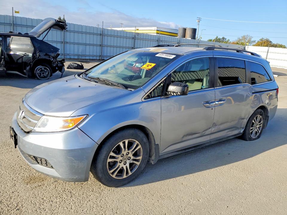 68979886 :رقم المزاد ، 5FNRL5H64BB098054 vin ، 2011 Honda Odyssey مزاد بيع