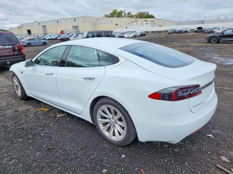 70421886 :رقم المزاد ، 5YJSA1E25GF160912 vin ، 2016 Tesla Model S مزاد بيع