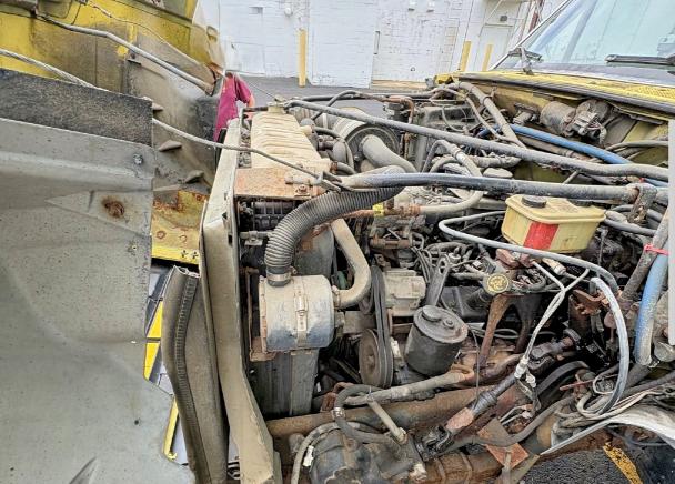 69895336 :رقم المزاد ، 1FDNF70J6WVA03014 vin ، 1998 Ford F700 مزاد بيع
