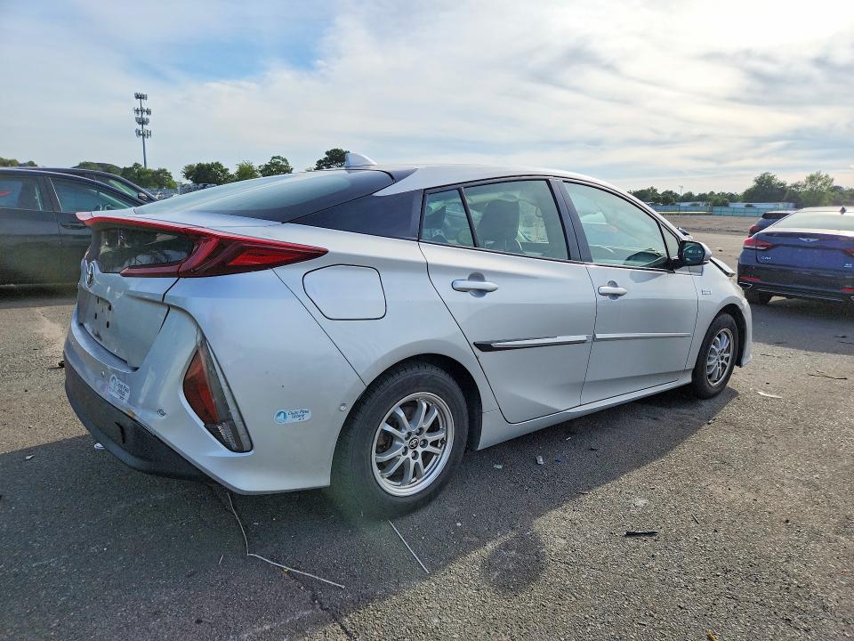 Продажа на аукционе авто 2018 Toyota Prius Prime, vin: JTDKARFP7J3093890, номер лота: 67646206