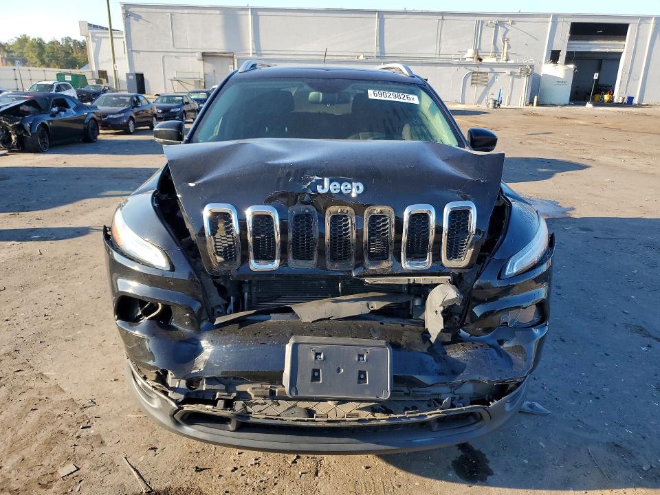 69029826 :رقم المزاد ، 1C4PJMCB4HW590972 vin ، 2017 Jeep Cherokee مزاد بيع