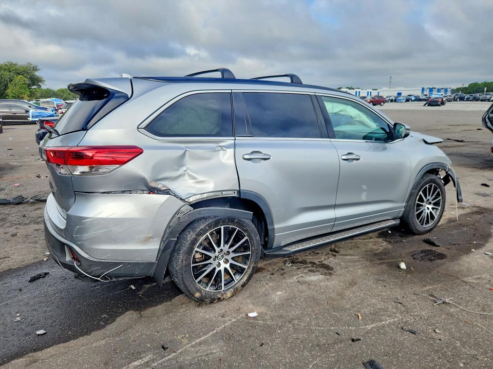 Продаж на аукціоні авто 2017 Toyota Highlander, vin: 5TDJZRFH4HS379069, номер лоту: 70020196