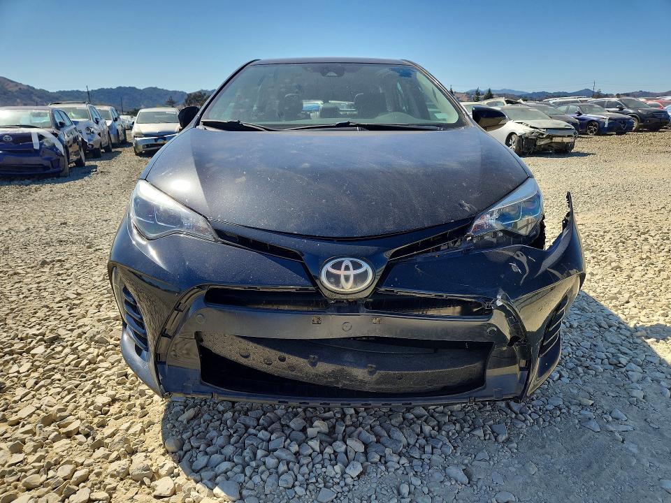 70108116 :رقم المزاد ، 5YFBURHE0HP650613 vin ، 2017 Toyota Corolla مزاد بيع