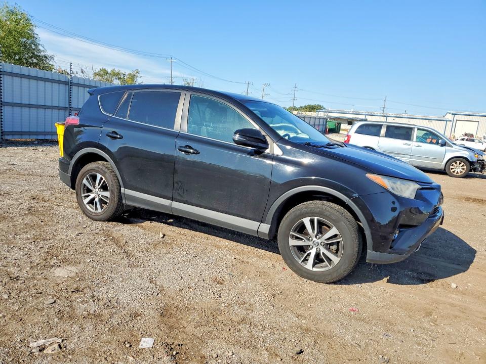 Продажа на аукционе авто 2018 Toyota Rav4, vin: 2T3RFREV7JW704997, номер лота: 67662656