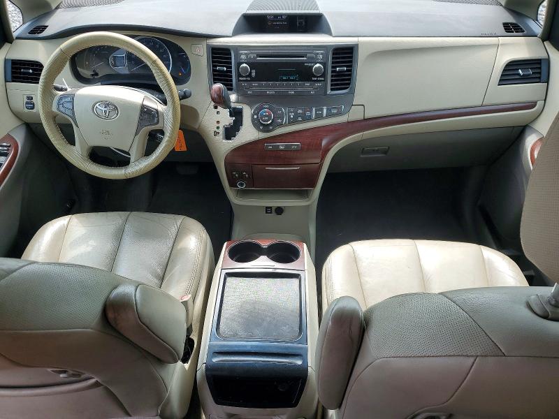 68295796 :رقم المزاد ، 5TDYK3DCXBS090938 vin ، 2011 Toyota Sienna مزاد بيع