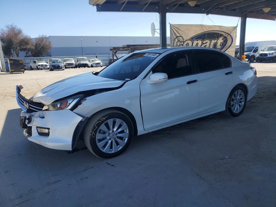 70841446 :رقم المزاد ، 1HGCR2F77FA097043 vin ، 2015 Honda Accord مزاد بيع