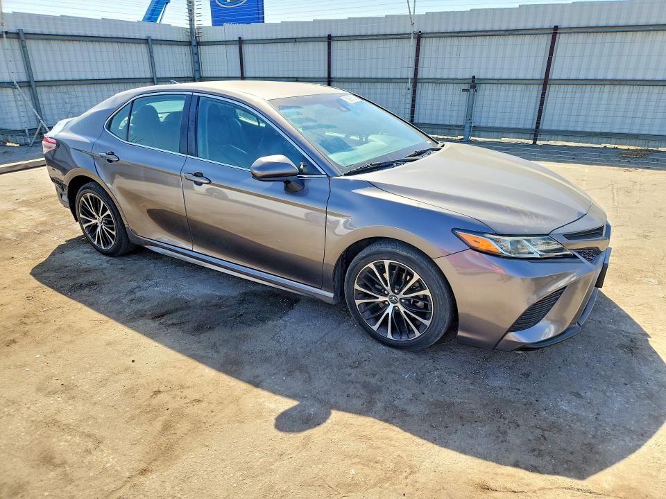 2020 Toyota Camry მანქანა იყიდება აუქციონზე, vin: 4T1G11AK8LU875997, აუქციონის ნომერი: 69886376