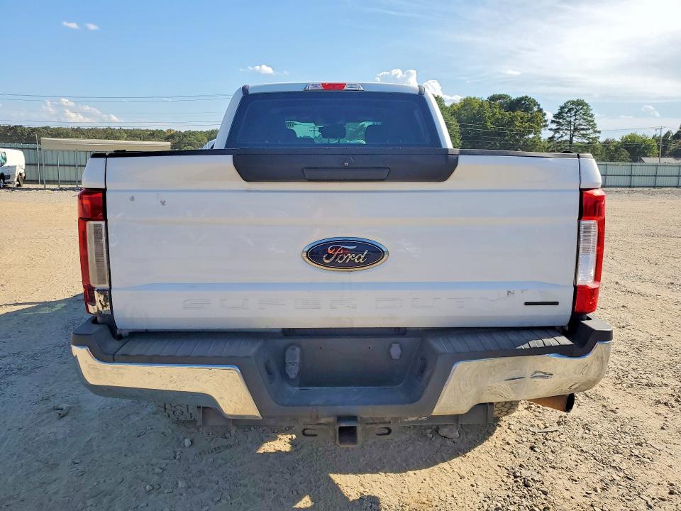 70042796 :رقم المزاد ، 1FT7W2B69HEC00318 vin ، 2017 Ford F250 مزاد بيع