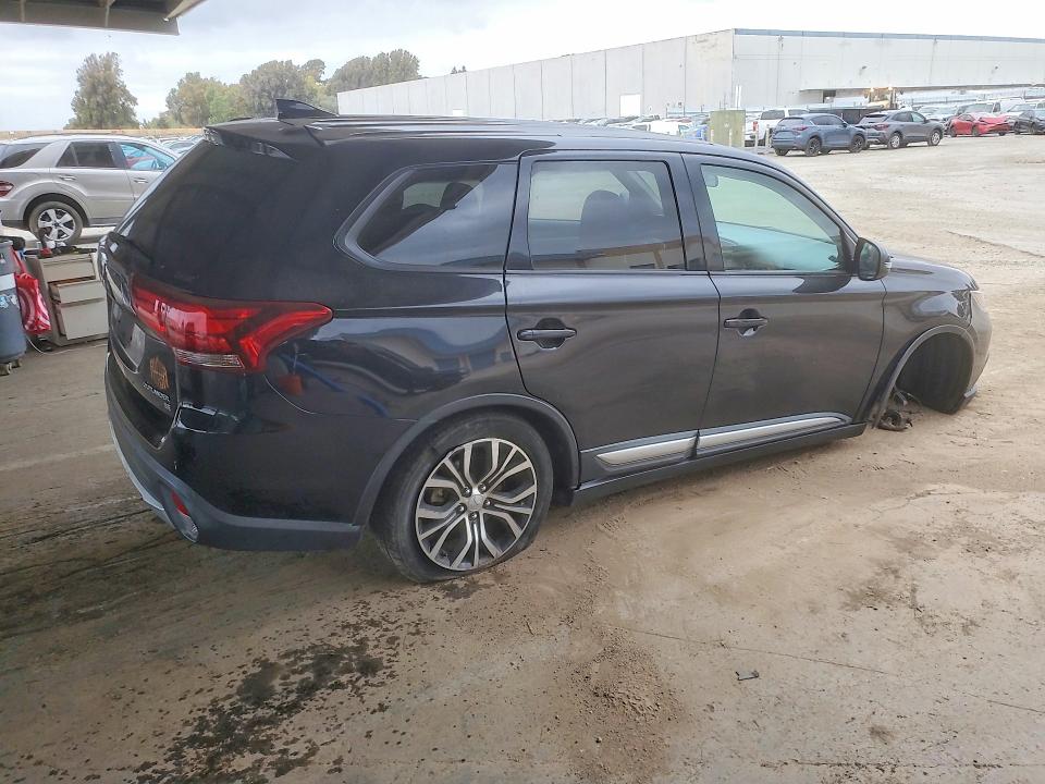 2018 Mitsubishi Outlander მანქანა იყიდება აუქციონზე, vin: JA4AZ3A3XJZ043028, აუქციონის ნომერი: 65967326