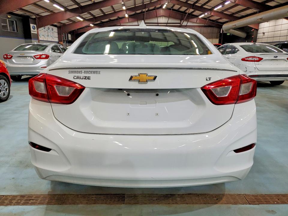Auction sale of the 2018 Chevrolet Cruze, vin: 1G1BE5SM5J7176082, lot number: 69358626