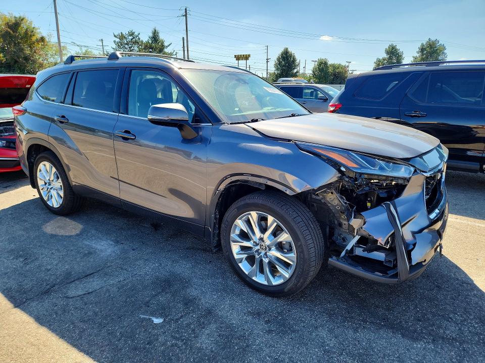 Продажа на аукционе авто 2021 Toyota Highlander, vin: 5TDDZRBH9MS069819, номер лота: 70304106