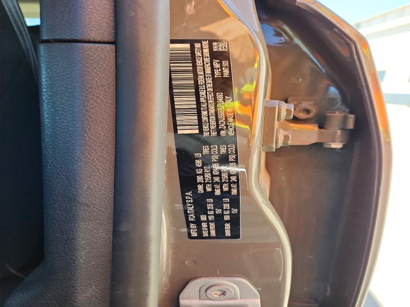 68071436 :رقم المزاد ، ZACNJBBB7LPL94993 vin ، 2020 Jeep Renegade مزاد بيع