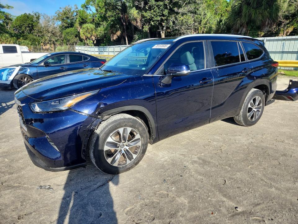 2023 Toyota Highlander მანქანა იყიდება აუქციონზე, vin: 5TDKDRAH7PS004561, აუქციონის ნომერი: 70153606