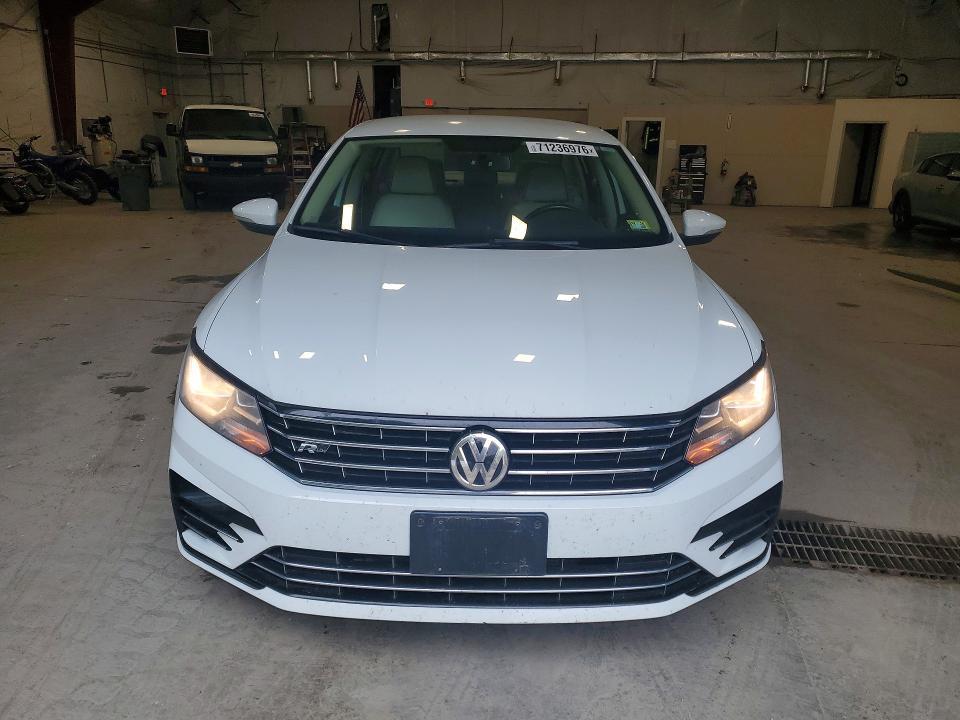 Продажа на аукционе авто 2018 Volkswagen Passat, vin: 1VWAA7A30JC008227, номер лота: 71236976