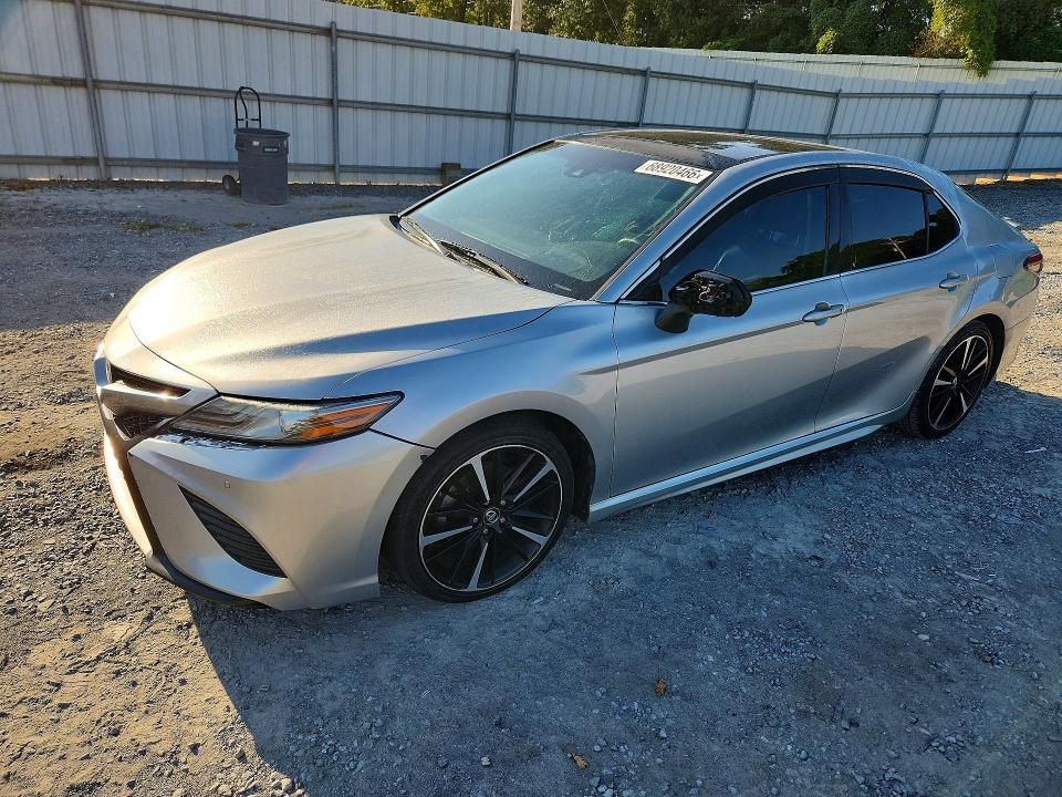 2018 Toyota Camry მანქანა იყიდება აუქციონზე, vin: 4T1B61HK8JU511562, აუქციონის ნომერი: 68920466