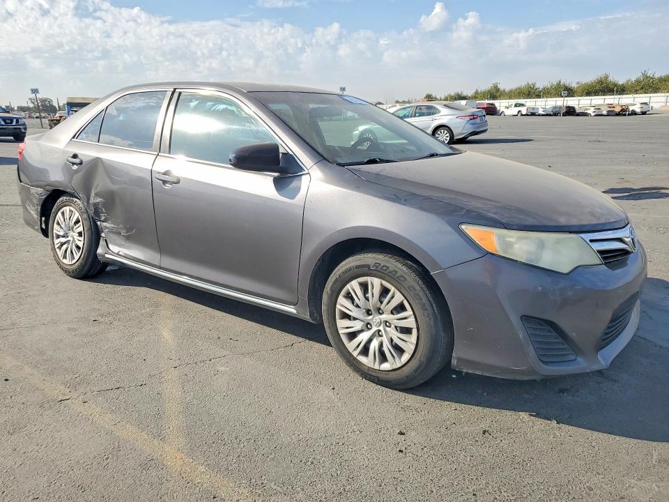 69639966 :رقم المزاد ، 4T4BF1FKXER385252 vin ، 2014 Toyota Camry مزاد بيع