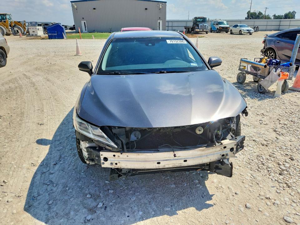 Продаж на аукціоні авто 2018 Toyota Camry, vin: 4T1B11HK5JU051016, номер лоту: 70152396