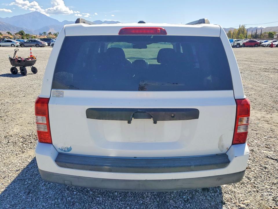 68293636 :رقم المزاد ، 1C4NJPBB3FD250893 vin ، 2015 Jeep Patriot مزاد بيع