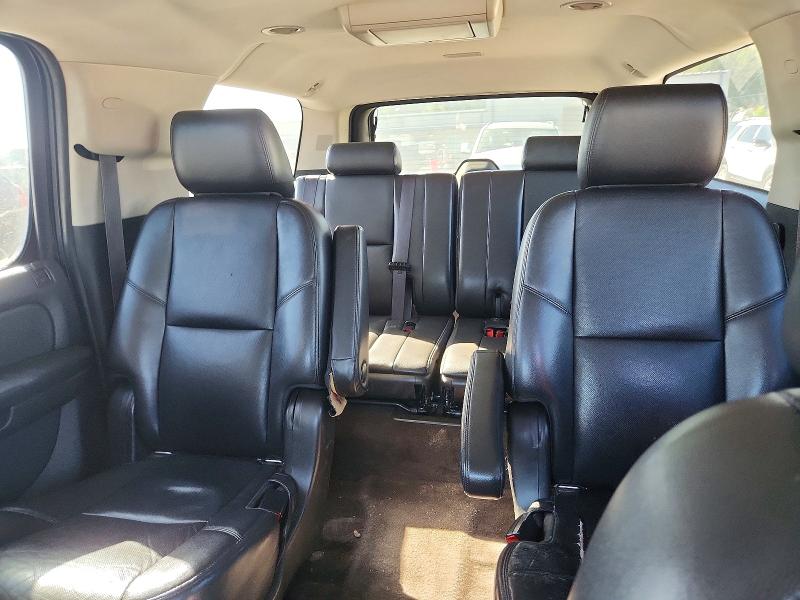 68644736 :رقم المزاد ، 1GNSKKE78CR320534 vin ، 2012 Chevrolet Suburban مزاد بيع