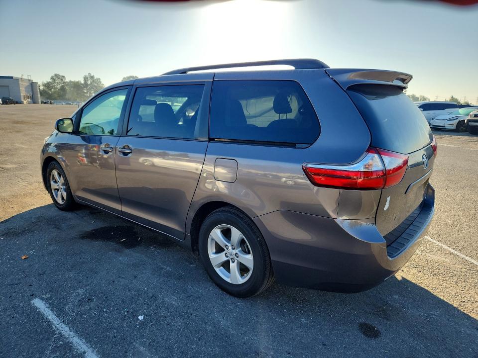 70152986 :رقم المزاد ، 5TDKK3DC1GS762432 vin ، 2016 Toyota Sienna مزاد بيع