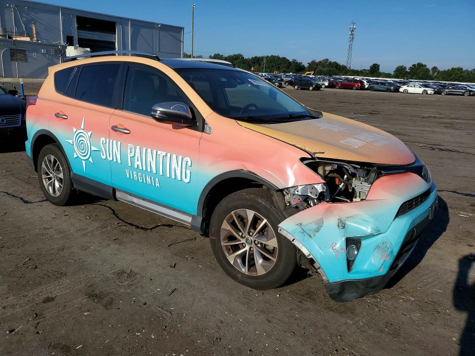 69032276 :رقم المزاد ، JTMRJREV0HD111570 vin ، 2017 Toyota Rav4 Hybrid مزاد بيع