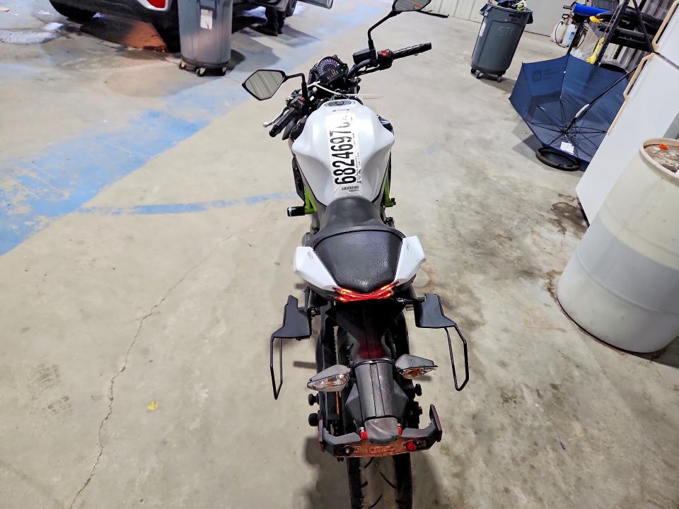 68246976 :رقم المزاد ، JKAEREG19HDA00863 vin ، 2017 Kawasaki Er650 مزاد بيع