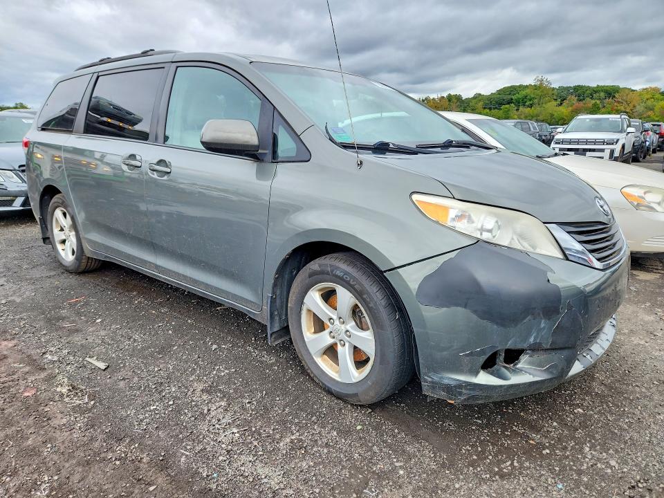 Aukcja sprzedaży 2011 Toyota Sienna, vin: 5TDKK3DC3BS079043, numer aukcji: 70081006