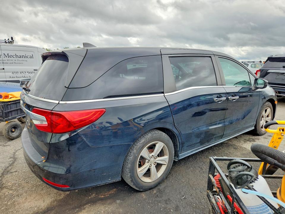 70745516 :رقم المزاد ، 5FNRL6H5XJB033334 vin ، 2018 Honda Odyssey مزاد بيع