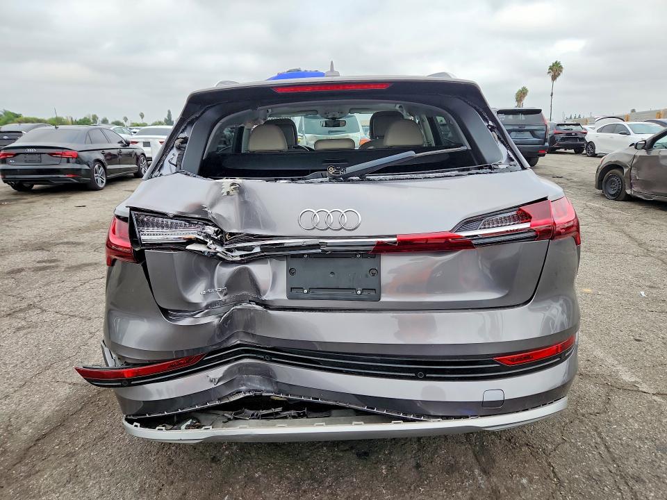 Auction sale of the 2019 Audi E-tron, vin: WA1LAAGE8KB010522, lot number: 69080996