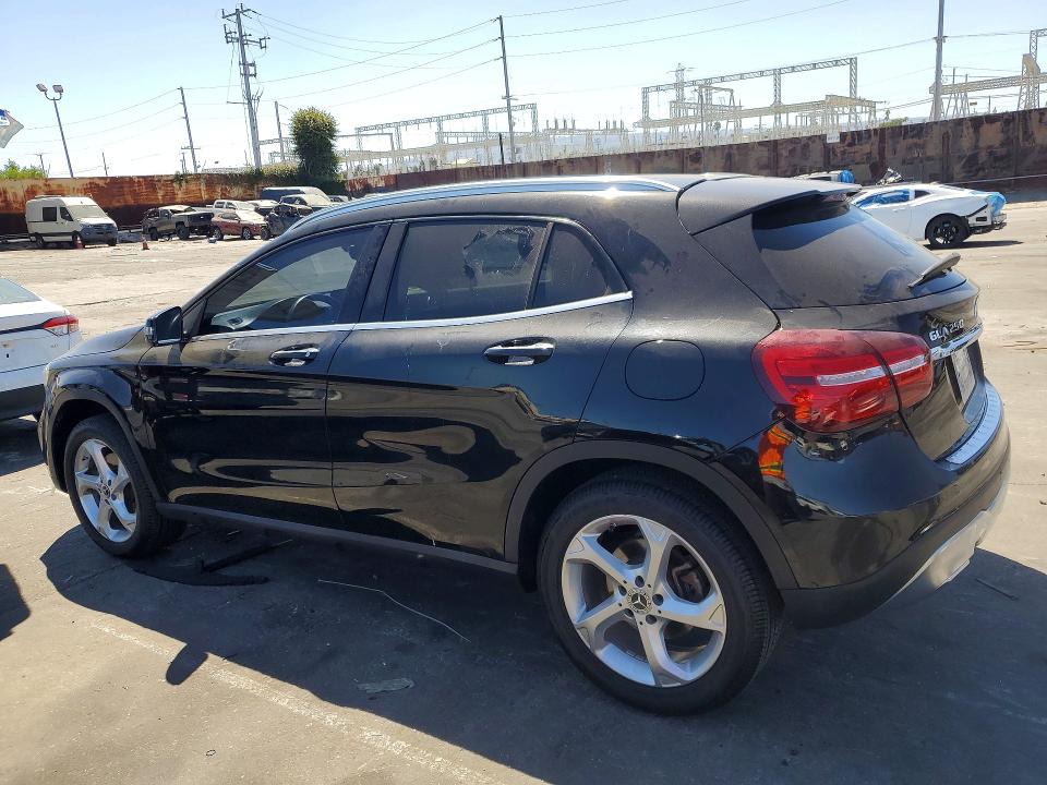 67514276 :رقم المزاد ، WDCTG4EB0LU024221 vin ، 2020 Mercedes-benz Gla مزاد بيع
