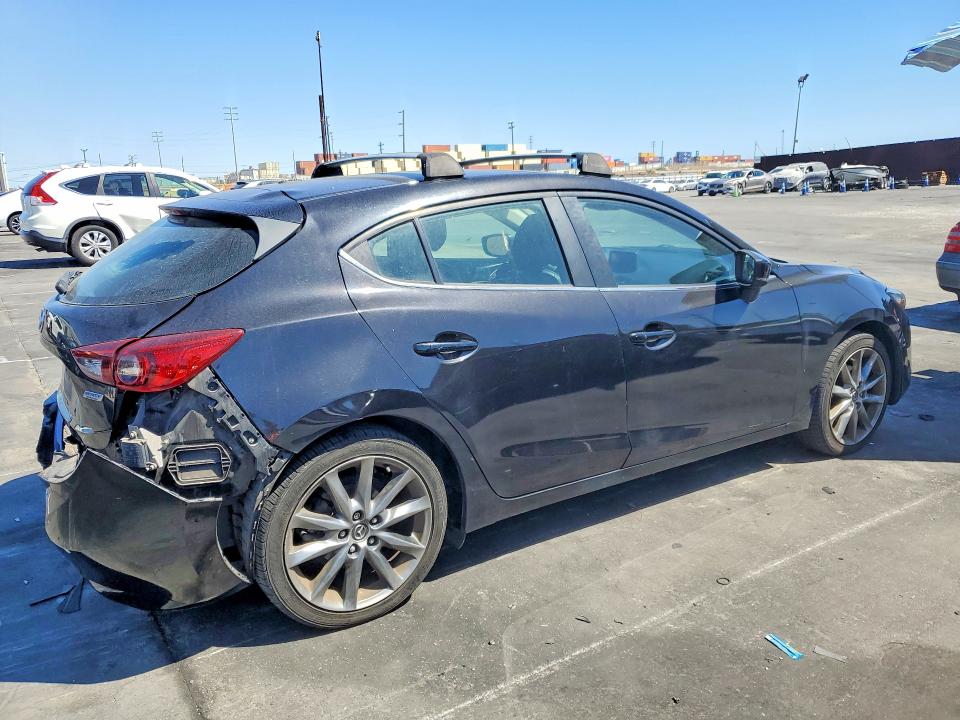 67545326 :رقم المزاد ، 3MZBN1L3XJM267065 vin ، 2018 Mazda 3 مزاد بيع