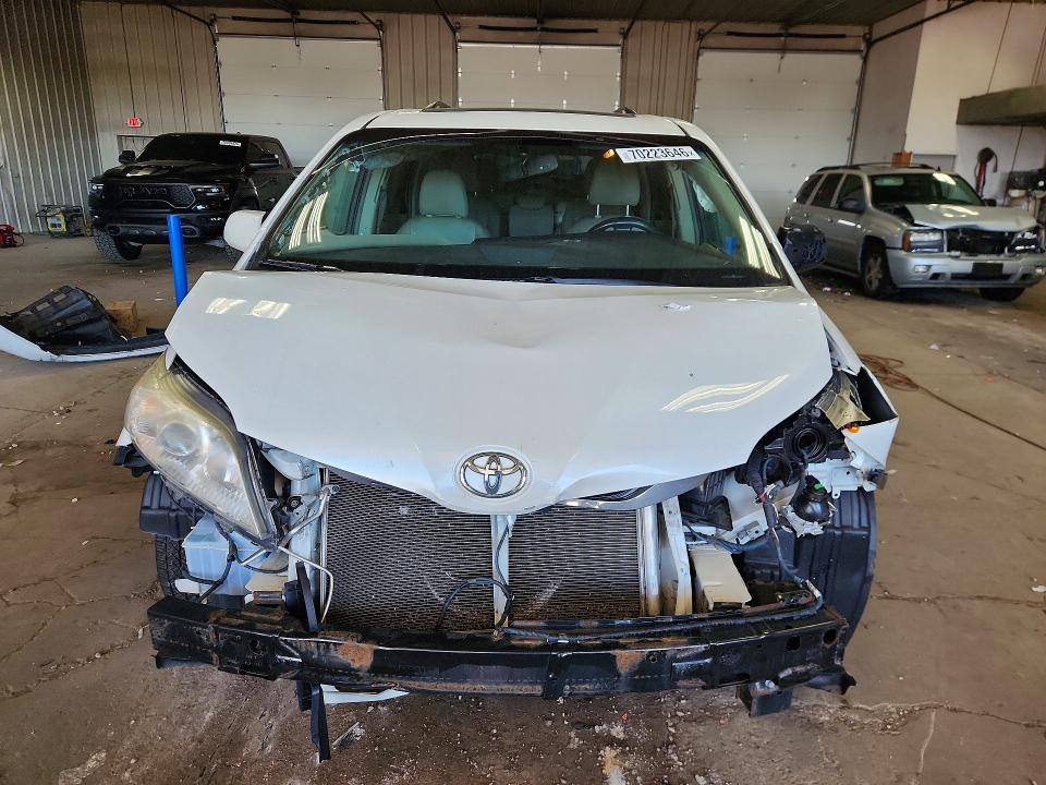 Продажа на аукционе авто 2016 Toyota Sienna, vin: 5TDYK3DC2GS738571, номер лота: 70223646