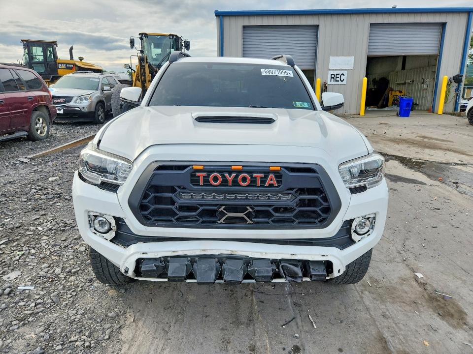 68071096 :رقم المزاد ، 3TMCZ5AN0HM093833 vin ، 2017 Toyota Tacoma مزاد بيع
