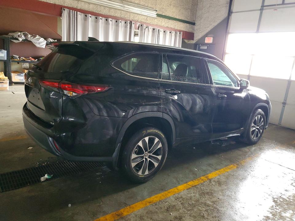 Продажа на аукционе авто 2026 Toyota Highlander Hybrid, vin: 5TDKBRCH3TS698291, номер лота: 69210176