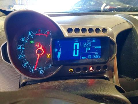 67897796 :رقم المزاد ، 1G1JC5SG3F4113566 vin ، 2015 Chevrolet Sonic مزاد بيع